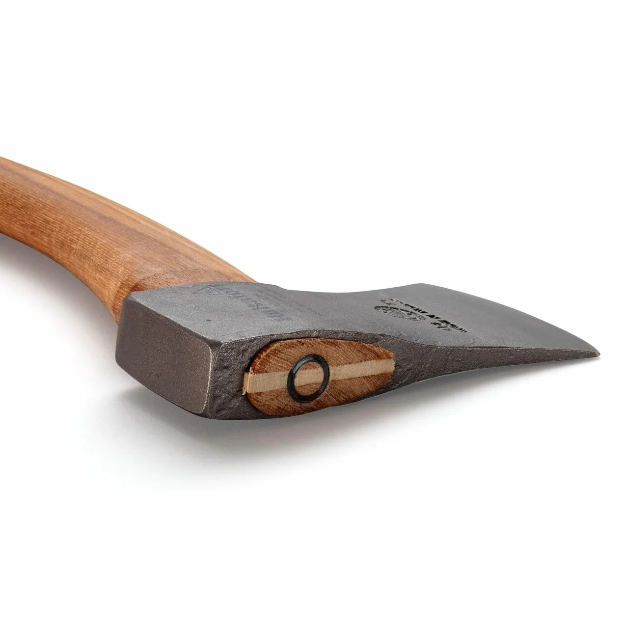 Acccetta forgiata a mano 404 mm in ferro battuto I Hultafors I Forgiata in Svezia I 1050g Ascia premium con manico in legno di hickory I Riaffilabile Incl. protezione della lama I 840025