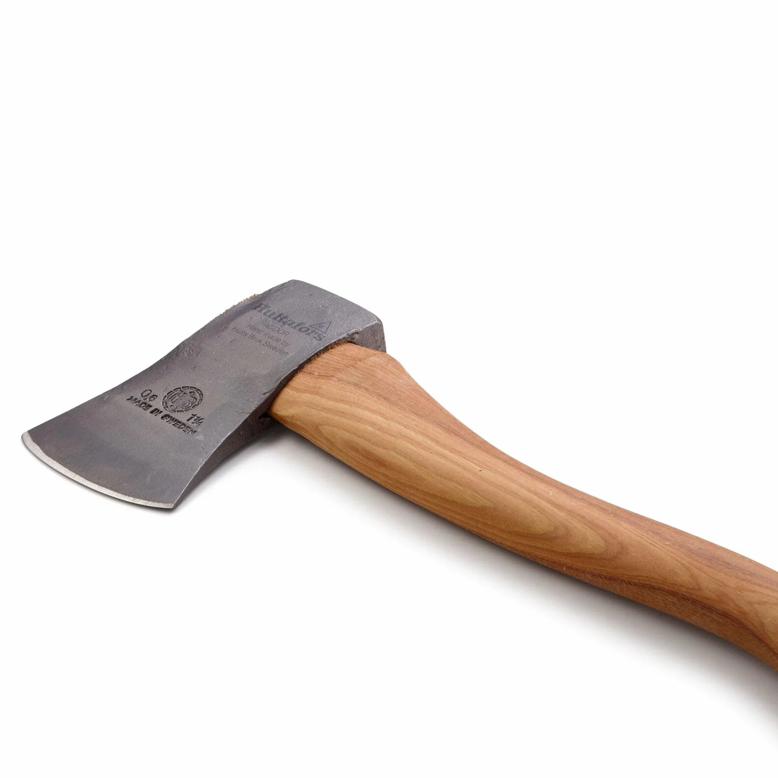 Acccetta forgiata a mano 404 mm in ferro battuto I Hultafors I Forgiata in Svezia I 1050g Ascia premium con manico in legno di hickory I Riaffilabile Incl. protezione della lama I 840025